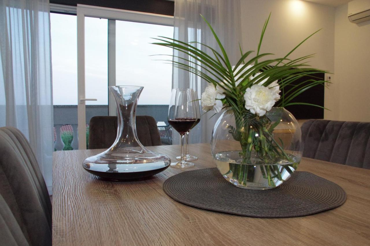 Apartament Mandi's *